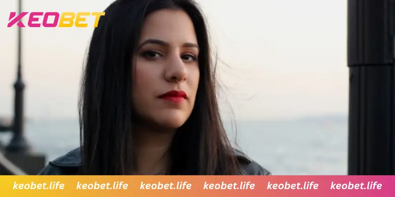 ประวัติพื้นฐานและประสบการณ์ในอุตสาหกรรมดิจิทัล